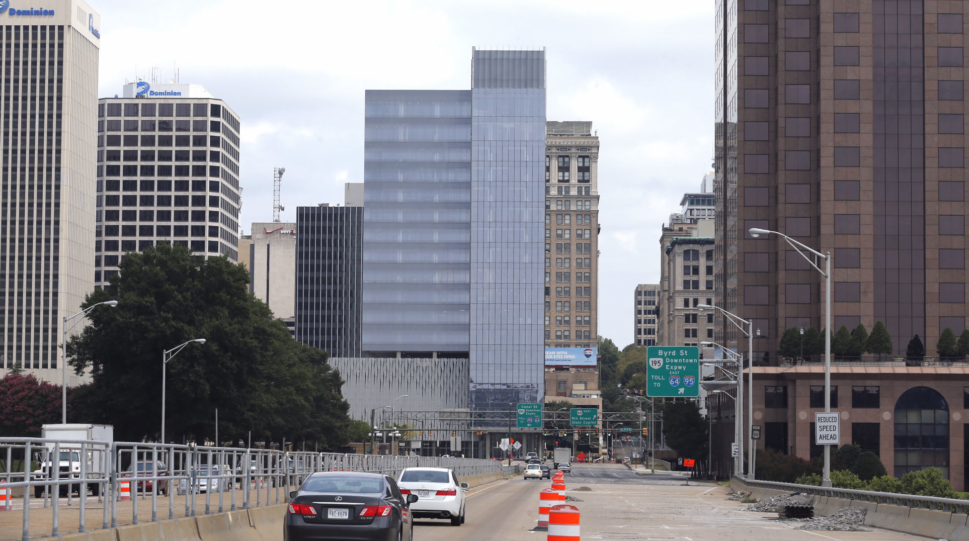 Gateway Plaza -- 276 feet
